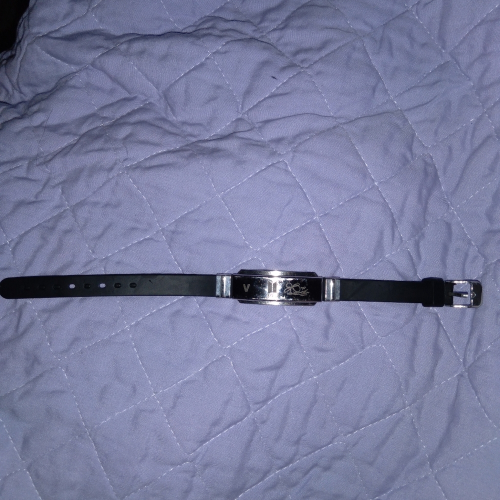 BTS "V" bracelet